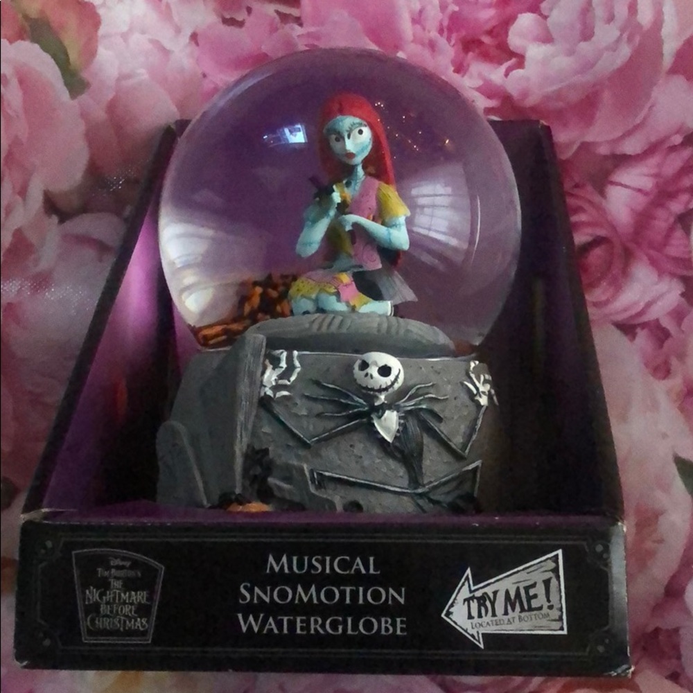The Nightmare Before Christmas Snow Globe
